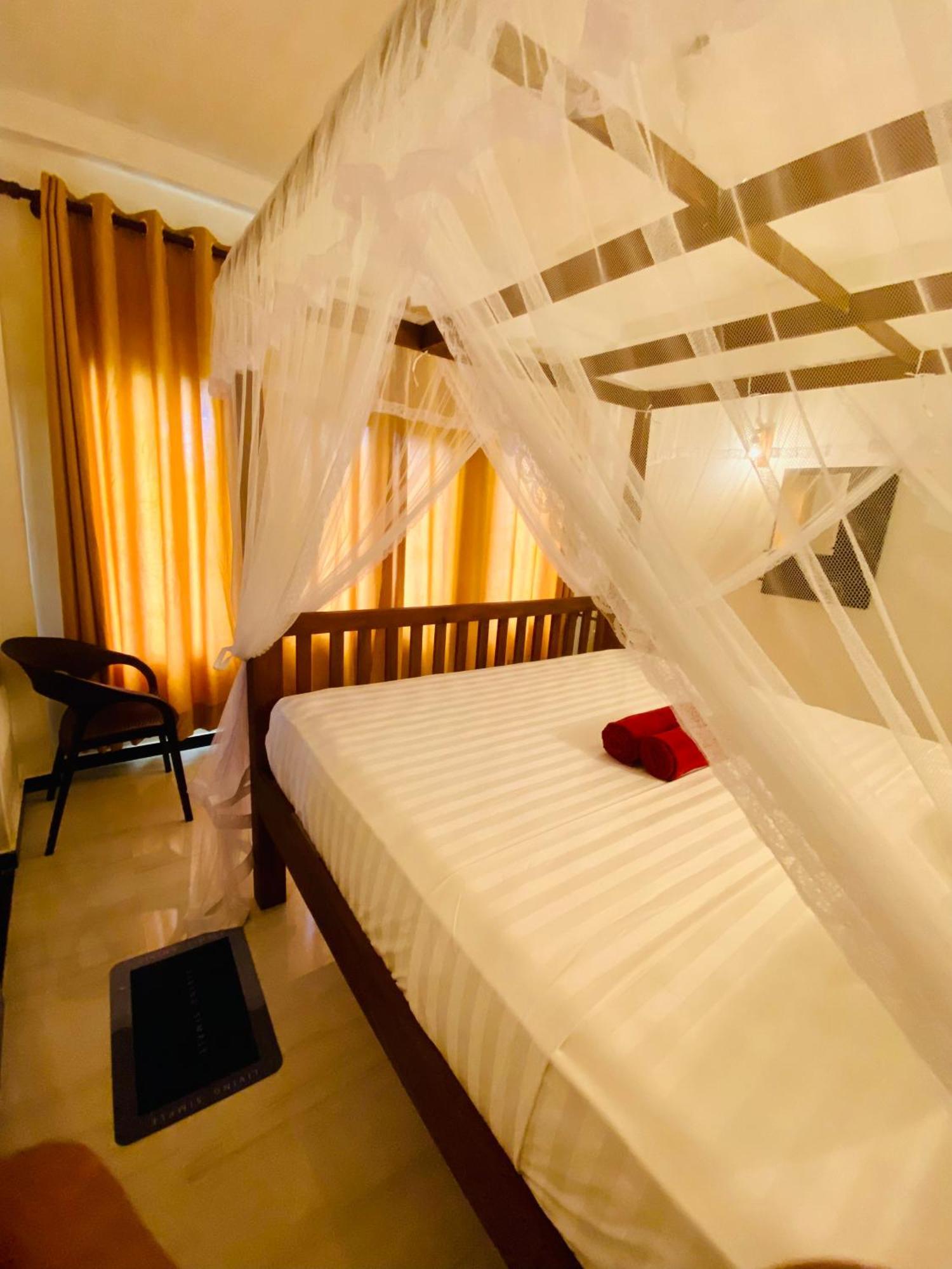 Aura Hotel Unawatuna Exterior photo