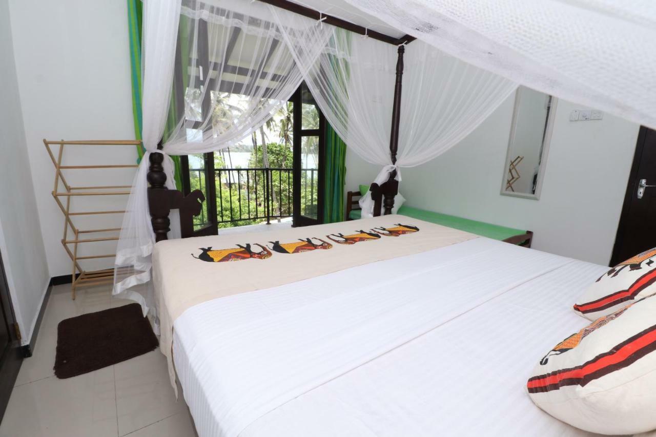 Aura Hotel Unawatuna Exterior photo